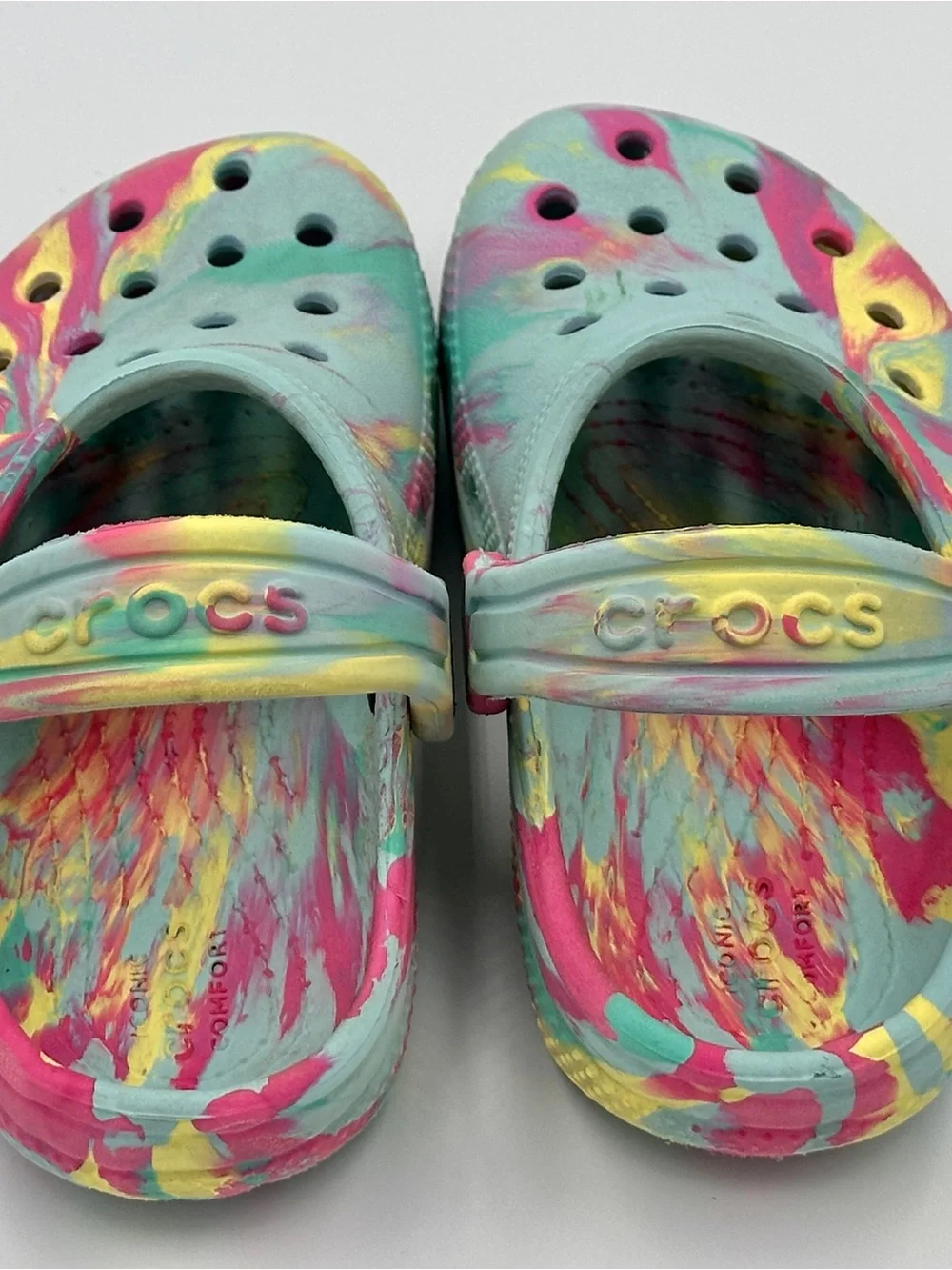 Toddler 8 (Girl or Boy) Tie-Dye CROCS 🐊 Sandals - Pastel Multicolor